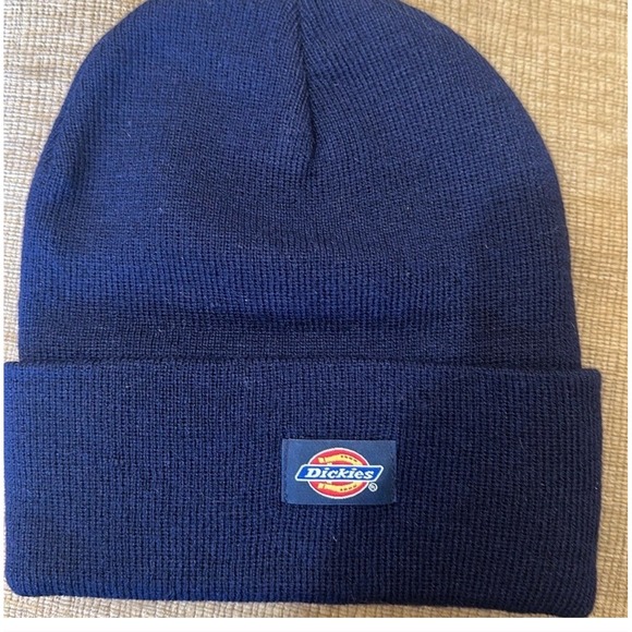 Dickies Knit Beanie Hat Winter Warm Cuffed Solid Color Casual - Picture 1 of 1